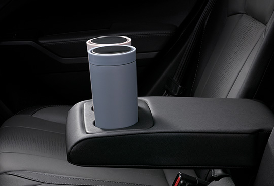 <sg-lang1>Rear Seat Centre Armrest with 2 Cup Holders</sg-lang1><sg-lang2></sg-lang2><sg-lang3></sg-lang3>
